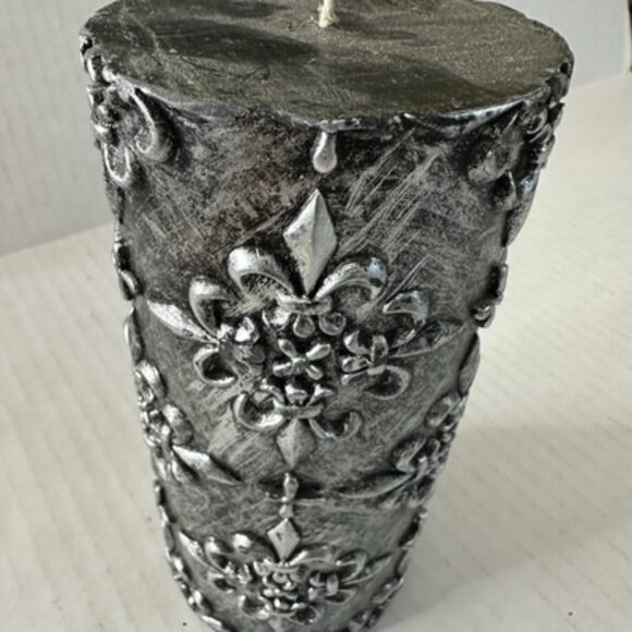 Fleur De Lis Renaissance Pillar Candle 6x3” Antiqued Silver Goth New Orleans - Picture 8 of 10